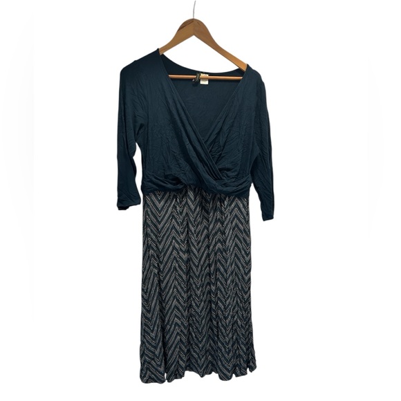 Mothers en Vogue Dresses & Skirts - Mothers en Vogue teal and Gray Chevron Midi maternity Dress size xl extra large